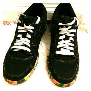 nike shoes with colored soles